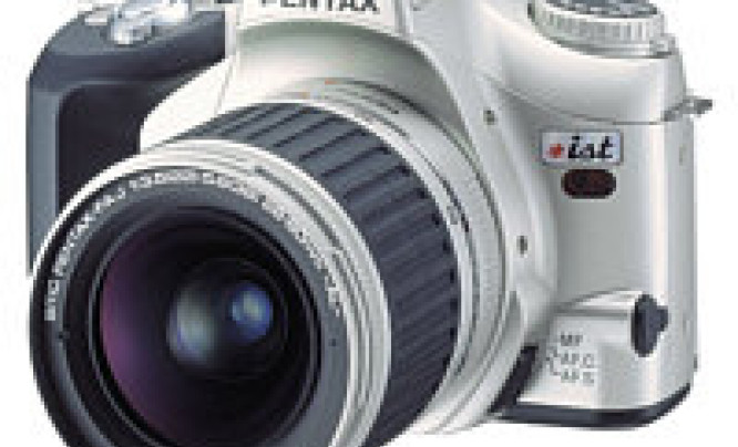  Pentax *ist i obiektywy FAJ z miesięcznym opóźnieniem