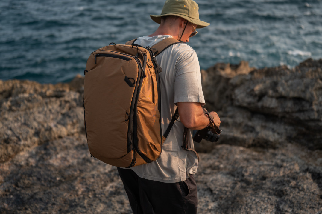 Peak Design Travel Backpack 45L Coyote - test plecaka dla podróżnika