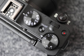 Canon PowerShot G3 X - górna ścianka
