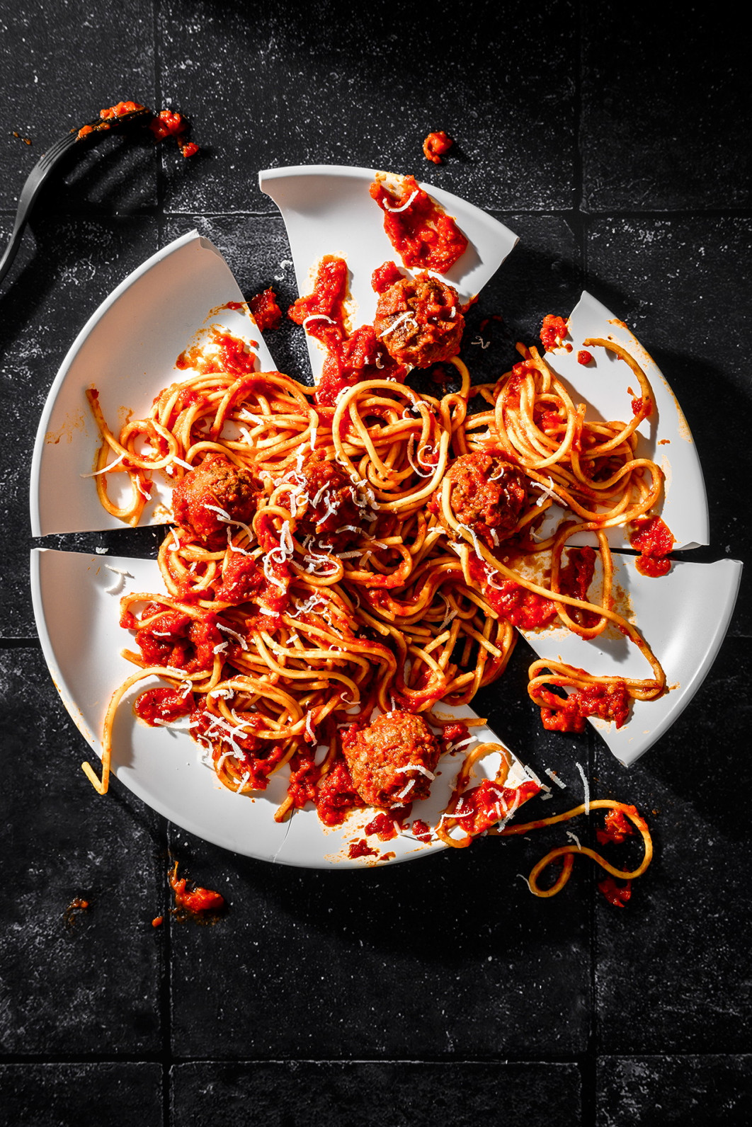 Fot. Costas Millas, &quot;5 Second Rule&quot;, nagroda w kat. Hotel Art Group Food Stylist Award / World Food Photography Awards by Bimi 2025