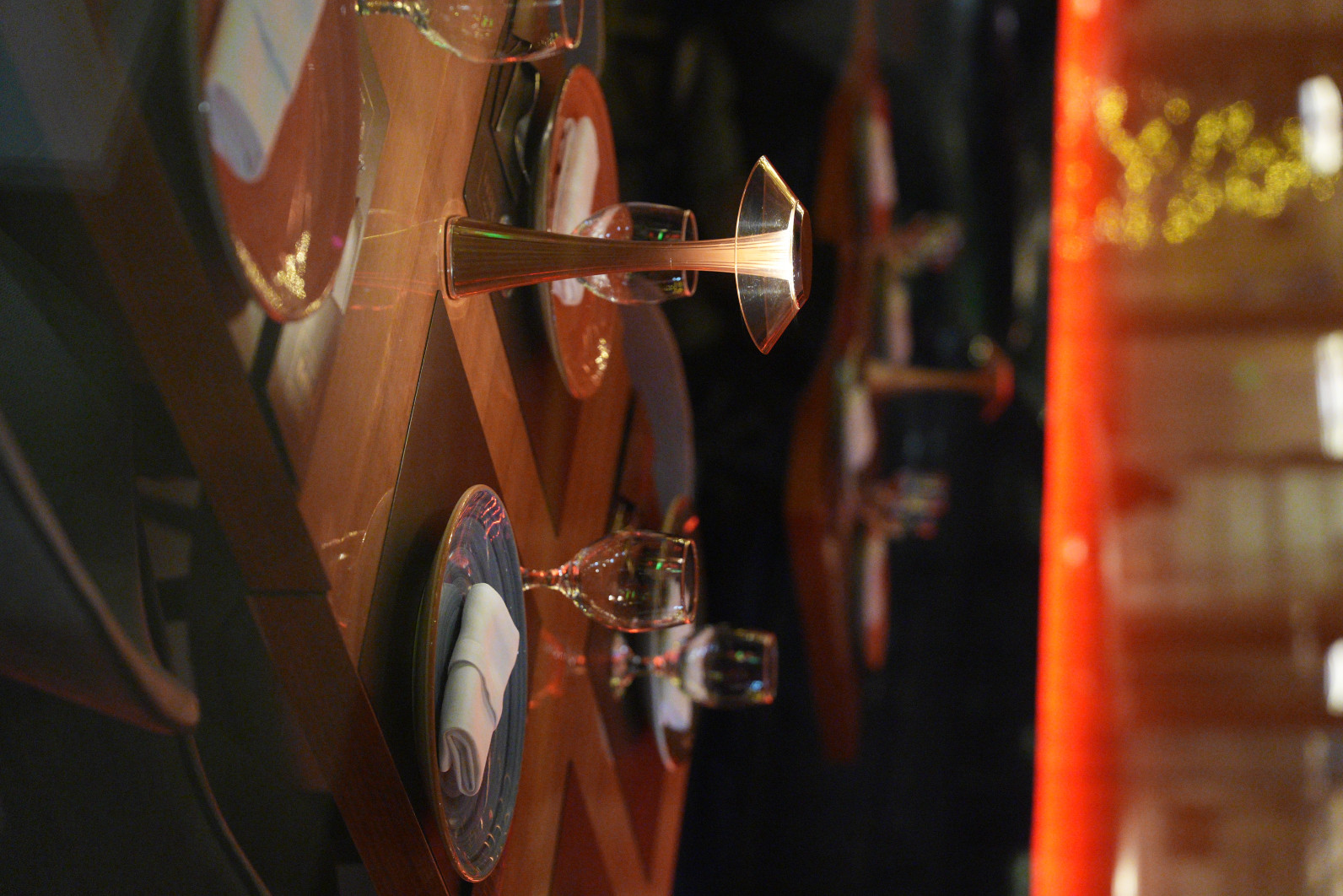 1/125 s, f/2.8, ISO 12800, 70.0 mm