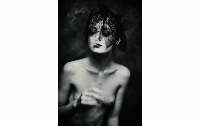 fot. Maura Ladosz, No Smoking, 2. miejsce w profesjonalnej  kategorii Fine Art / Nudes