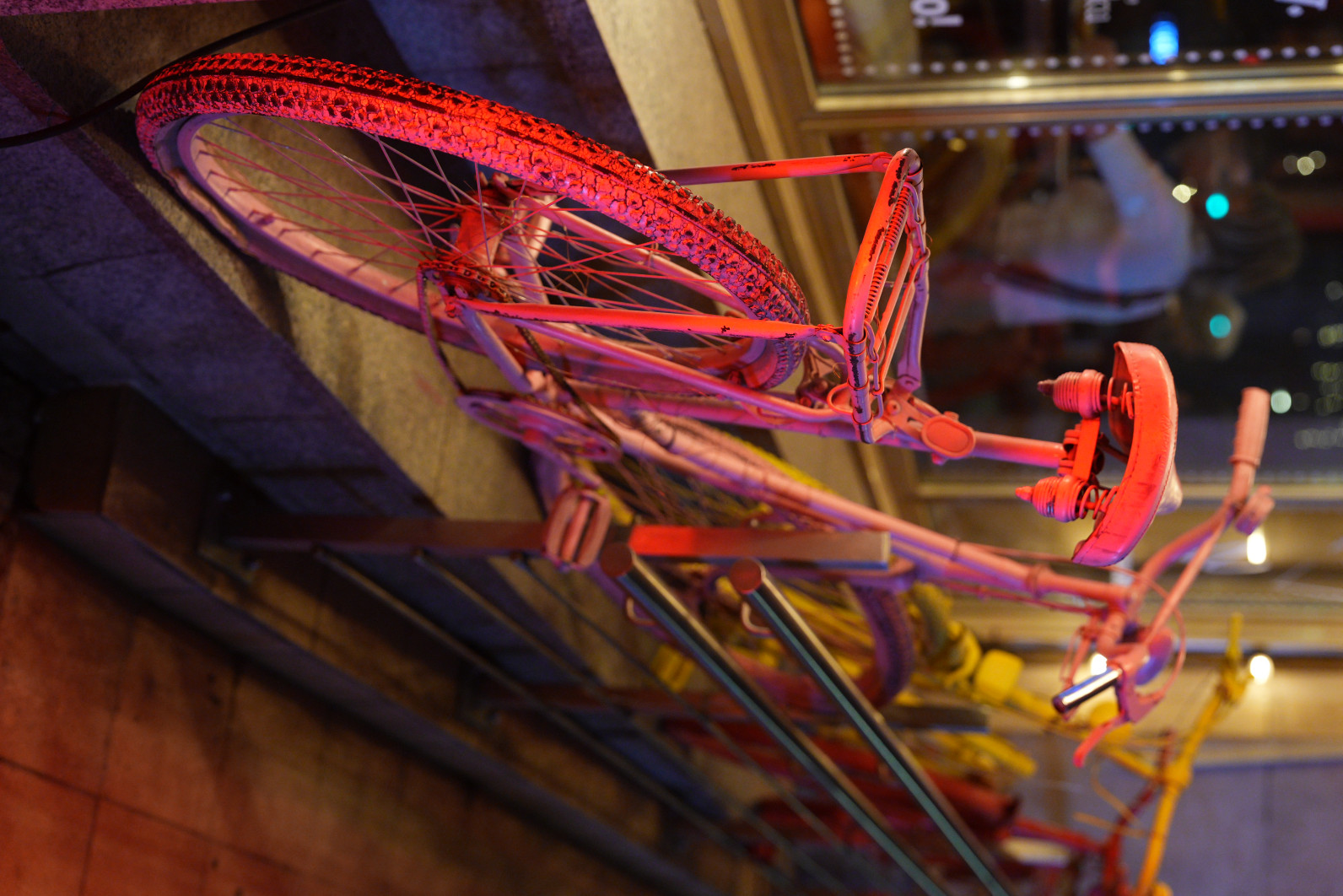 1/125 s, f/2.8, ISO 4000, 51.0 mm