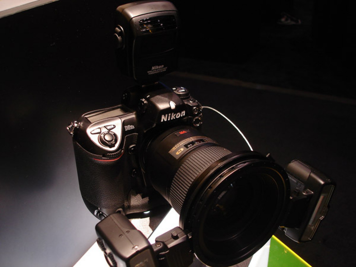 zestaw marzeń: Nikon D2Hs + obiektyw Micro-Nikkor 105mm F2.8 + bezprzewodowy system lamp makro