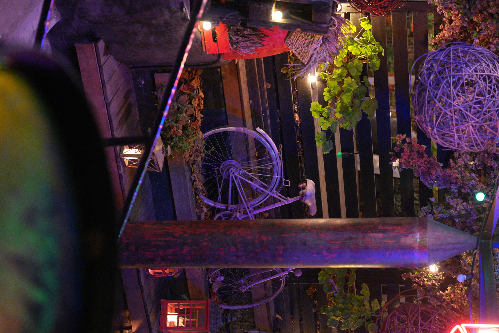 1/125 s, f/2.8, ISO 16000, 70.0 mm