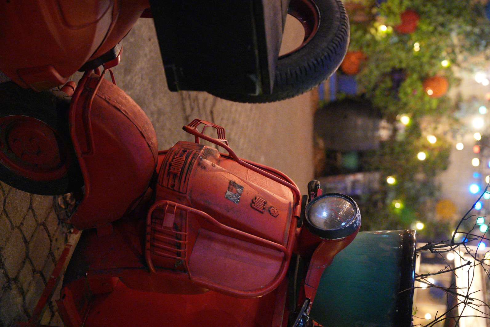 1/125 s, f/2.8, ISO 25600, 52.0 mm