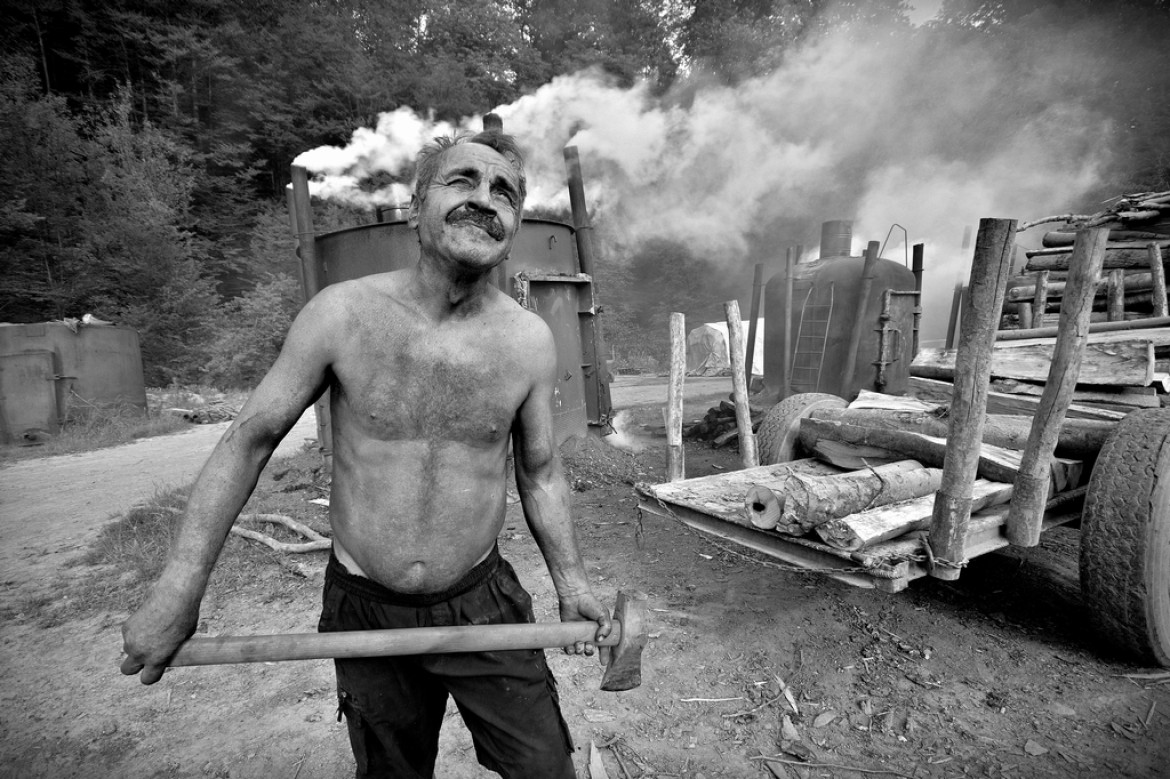 fot. Tomasz Okoniewski, z cyklu "In the Kingdom of Smoke", 2. miejsce w amatorskiej kategorii Photojournalism / Story