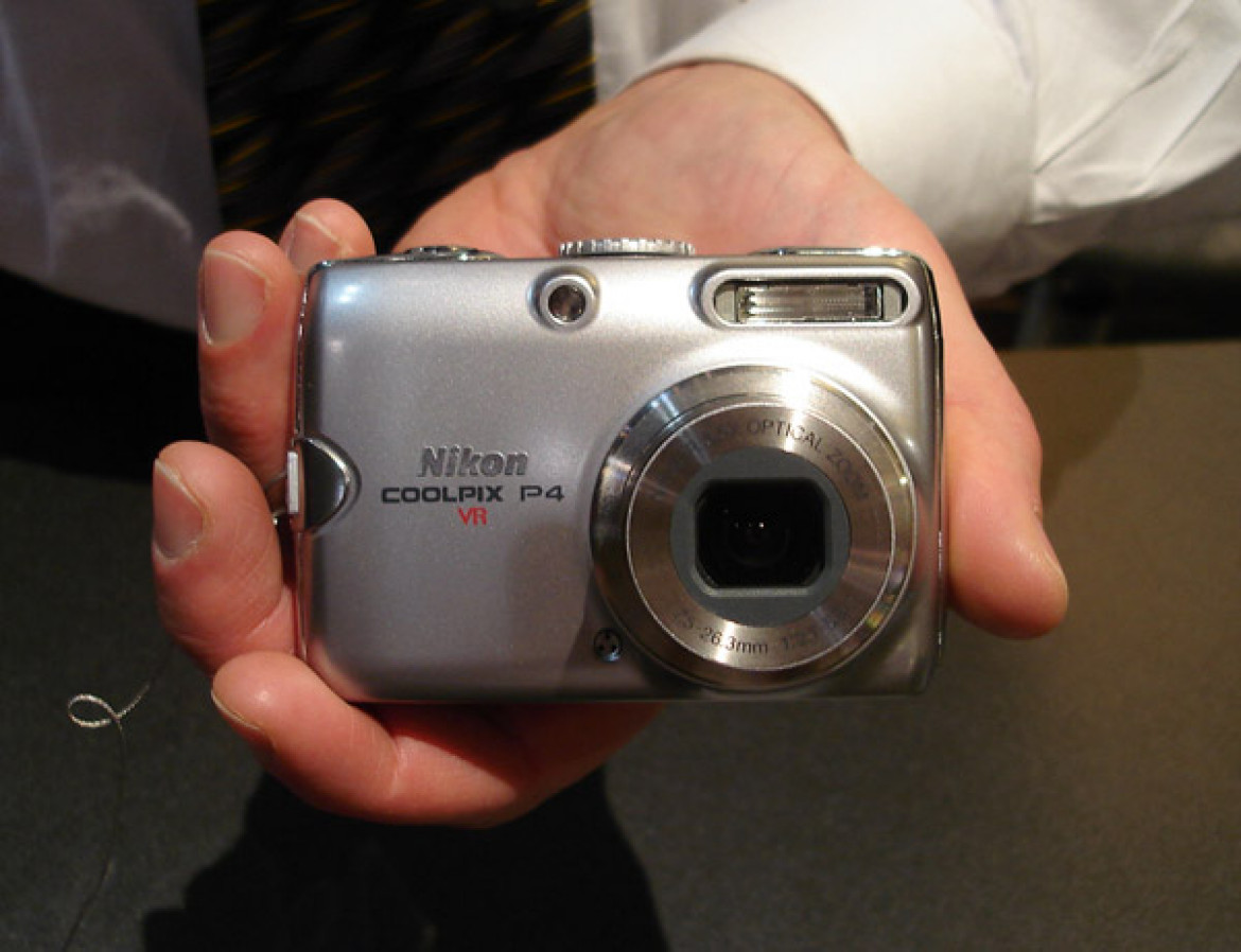 Nikon Coolpix P4 ze stabilizacją