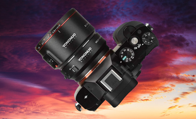  Yongnuo zaprezentowało adapter Canon EF do Sony E z autofokusem, złączem USB i przyciskiem funkcyjnym