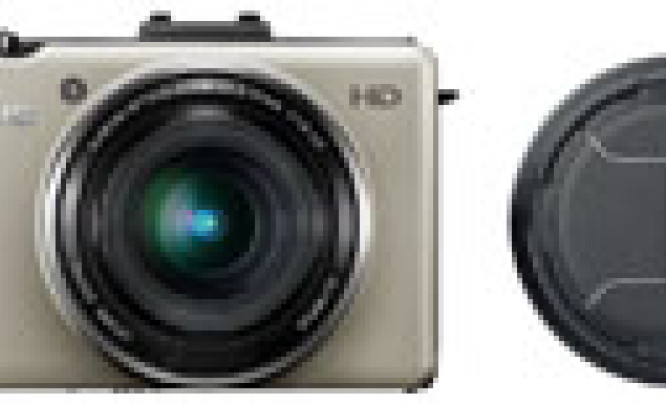  Olympus XZ-1 w kolorze srebrnym oraz nowa zakrywka obiektywu