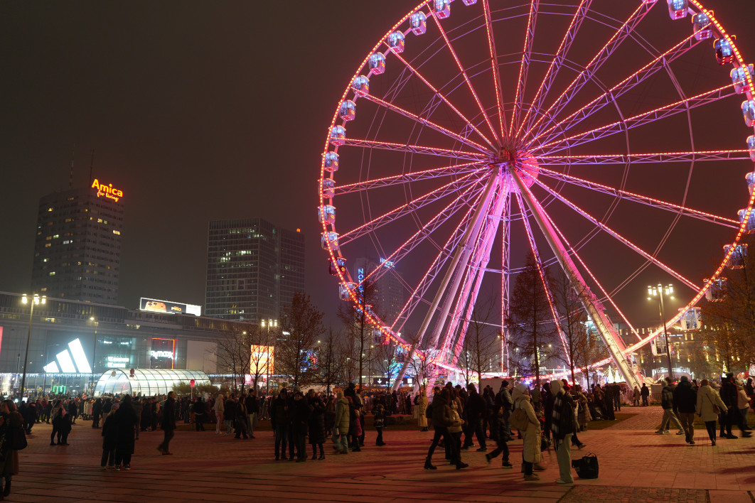 1/40 s, f/2.2, ISO 800, 28.0 mm