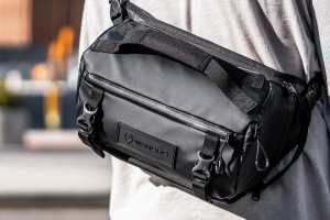 WANDRD ROAM - niewielka torba fotograficzna typu sling, która pomieści nawet 16-calowego laptopa