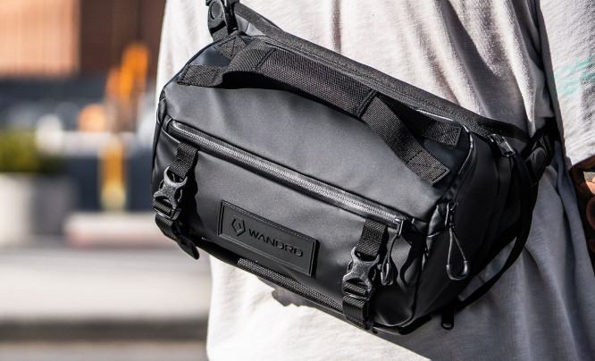 WANDRD ROAM - niewielka torba fotograficzna typu sling, która pomieści nawet 16-calowego laptopa