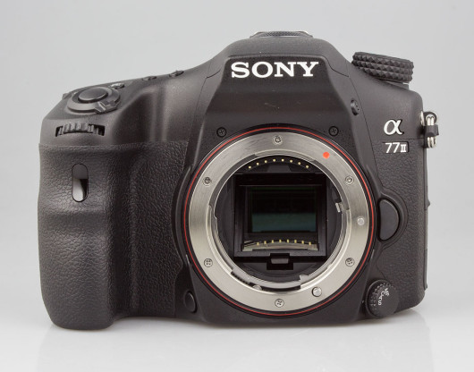 Sony A77 II - opuszczone lustro