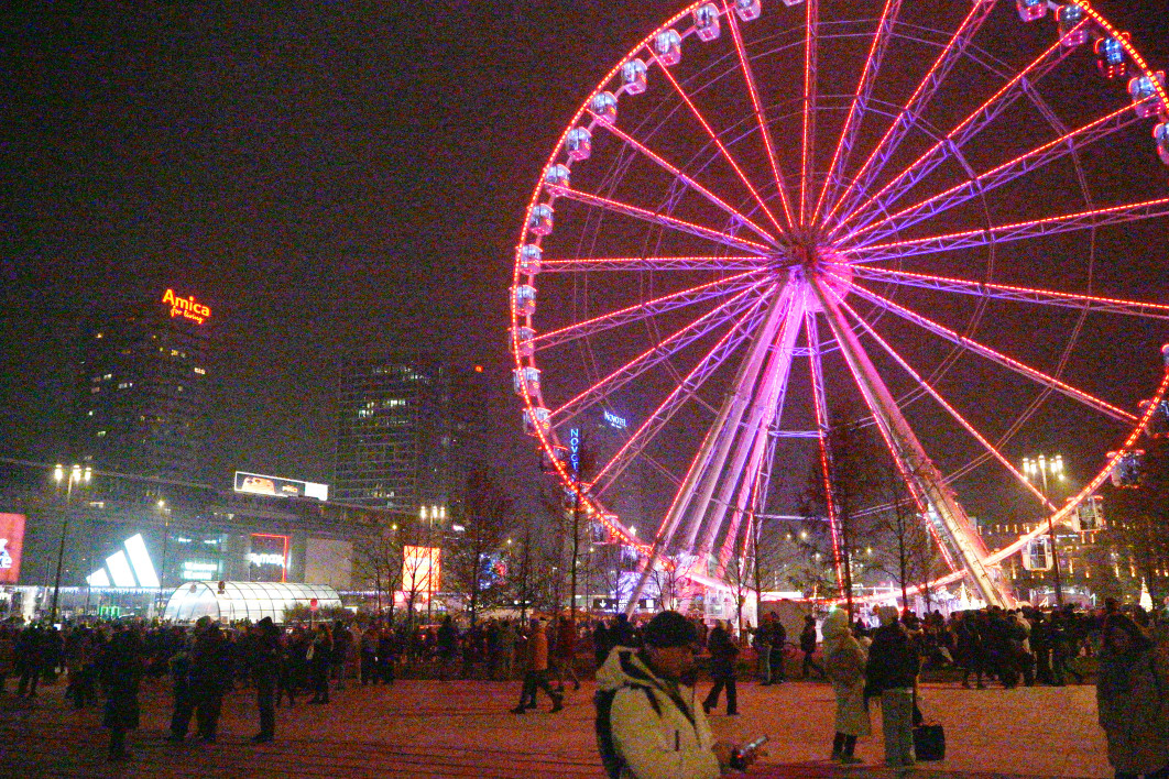 1/8000 s, f/2.2, ISO 204800, 28.0 mm