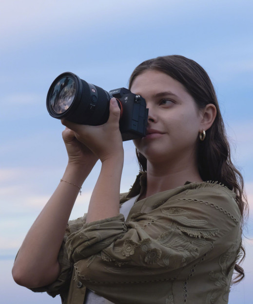 Sony A7 V dociska pedał gazu. Uniwersalna pełna klatka z nowym procesorem i częściowo-warstwową matrycą