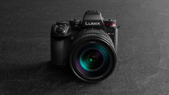 Panasonic wchodzi do poważnej gry. Lumix S1RII to jeden z najlepszych korpusów, jakie do tej pory widzieliśmy