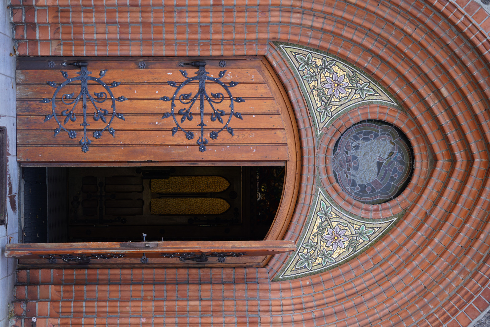 1/125 s, f/4, ISO 250, 105 mm