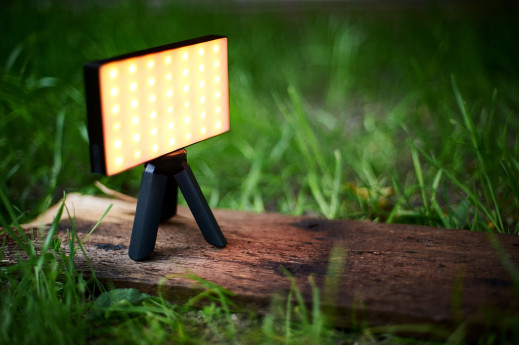 LED Newell RGB Vividha - wszechstronne oświetlenie wielkości smartfona
