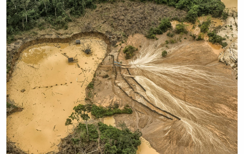 fot. Ernesto Benavides, Peru, z cyklu Dredges