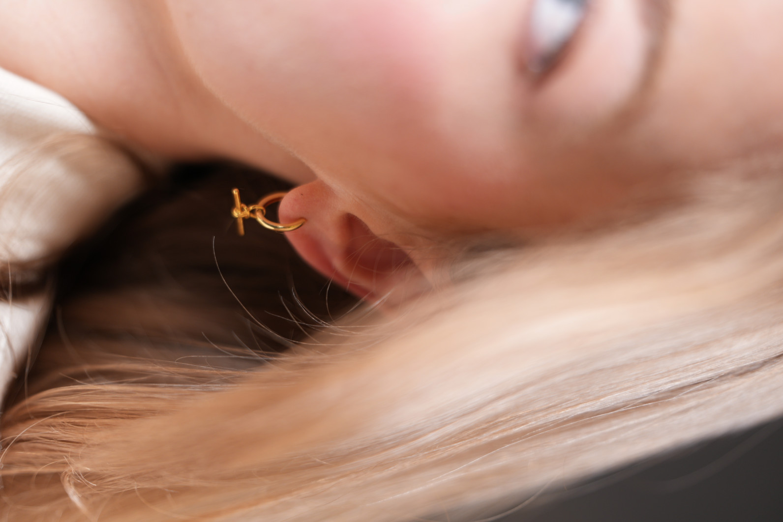 1/60 s, f/2, ISO 250, 145.0 mm
