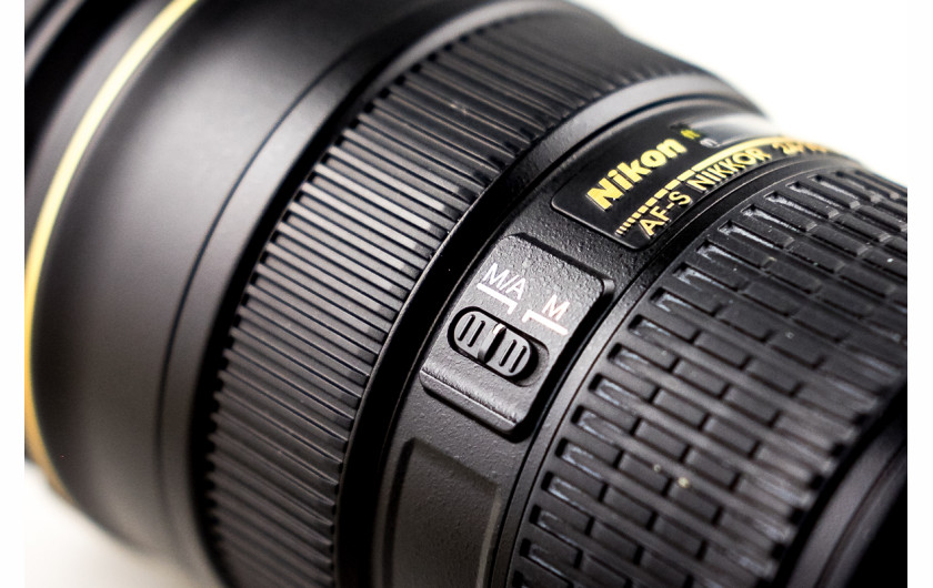 Nikon AF-S Nikkor 24-70 mm f/2.8 ED - przełącznik ustawiania ostrości