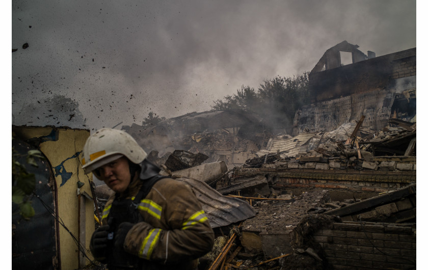 Zniszczone w wyniku nalotu rakietowego domy cywilne w Kupiańsku na Ukrainie, 10 października 2022
fot. Wojciech Grzędziński