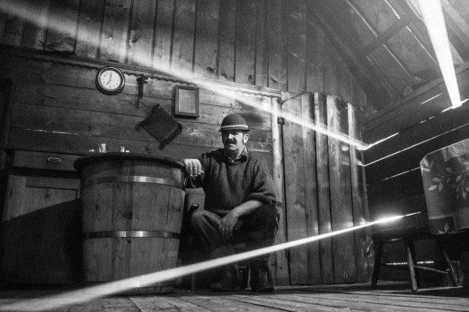fot. Łukasz Kowalski, Z życia bacówki, III miejsce w konkursie Śląska Fotografia Prasowa