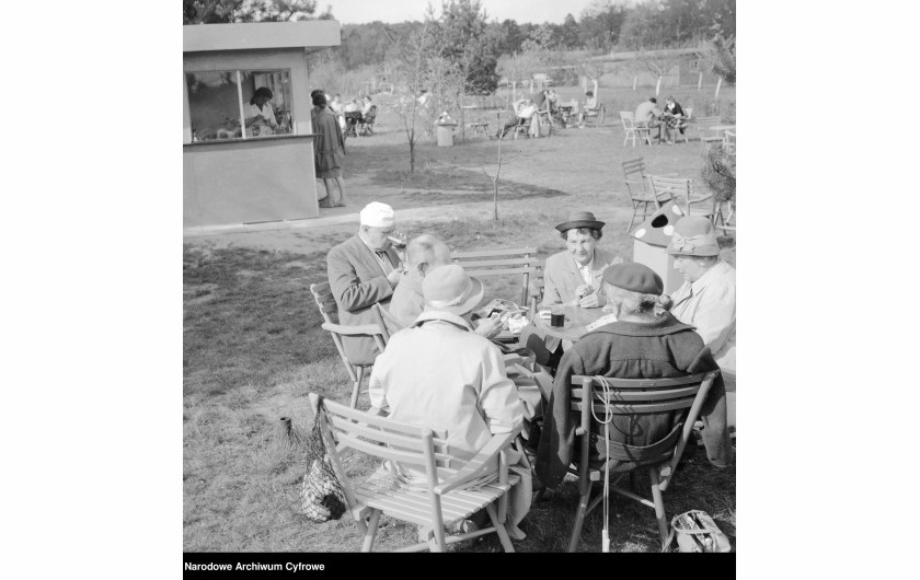 fot. Zbyszko Siemaszko. 1961r. Park Kultury w Powsinie.