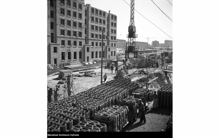 fot. Zbyszko Siemaszko, 1953r. Budowa osiedla Muranów w Warszawie