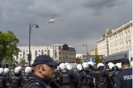 fot. Mateusz Matuszczak / BLOK.photo, nominacja w kategorii Wydarzenia. Pod hasłem „Białystok domem wszystkich”, 20 lipca 2019 roku ulicami miasta przeszedł pierwszy Marsz Równości. W stronę jego uczestników poleciały petardy, kamienie, butelki, doszło do zamieszek. 