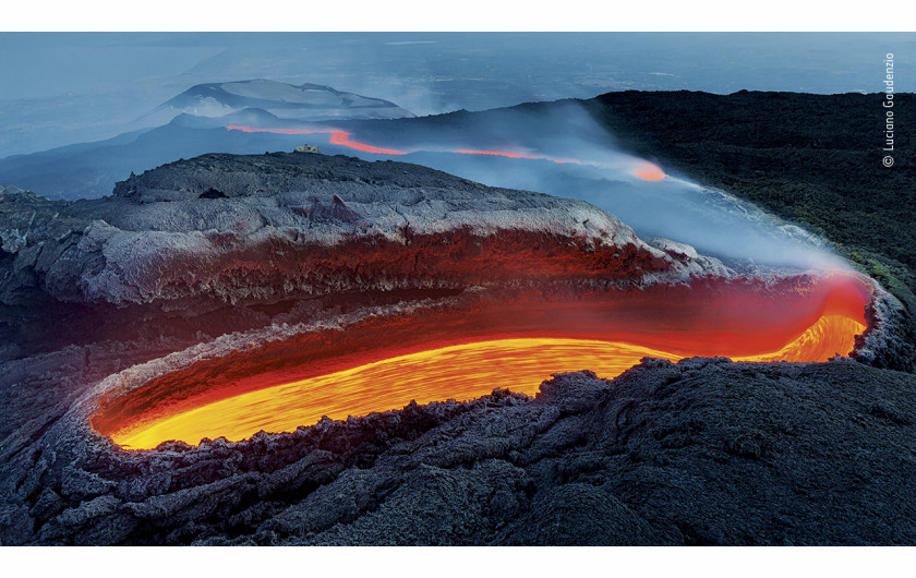 fot. Luciano Gaudenzio Etna's River of Fire, 1. nagroda w kategorii Earth's Enivronments / Wildlife Photographer pf the Year 2020  