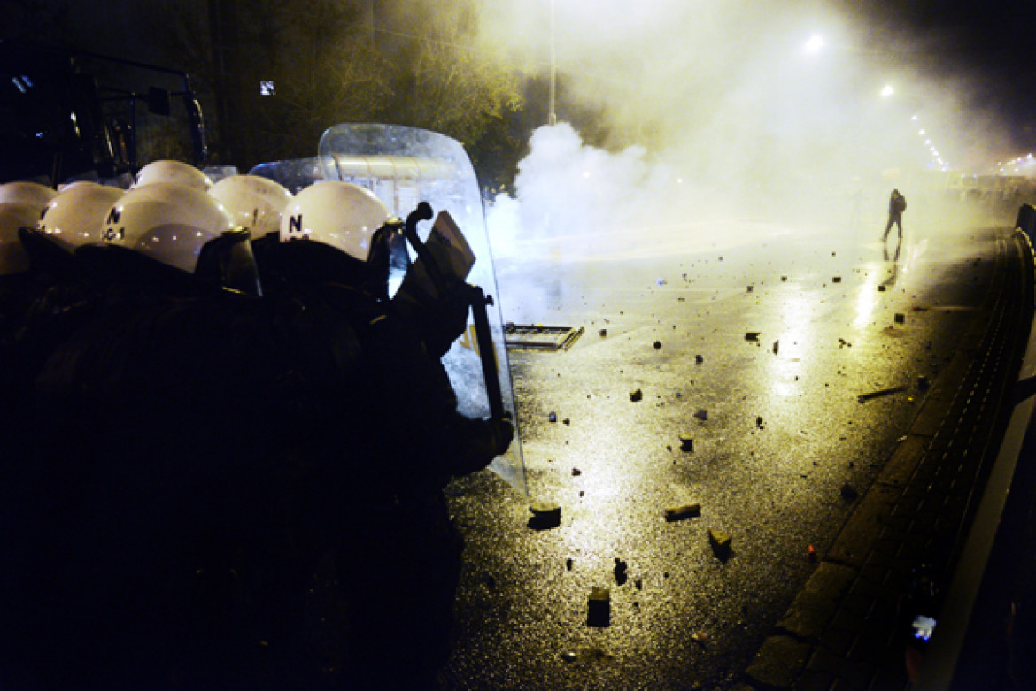 III miejsce w kat. WYDARZENIA, fot. Jakub Wosik, Agencja Fotograficzna Reporter Warszawa. Zamieszki podczas Marszu Niepodległości zorganizowanego w stolicy przez środowiska narodowe w Święto Niepodległości. 11 listopada 2014