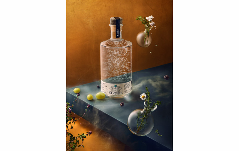 fot. Wesley Dombrecht / Mathilda Perrot, z cyklu Sothis Gin, Advertising Photographer of the Year / 