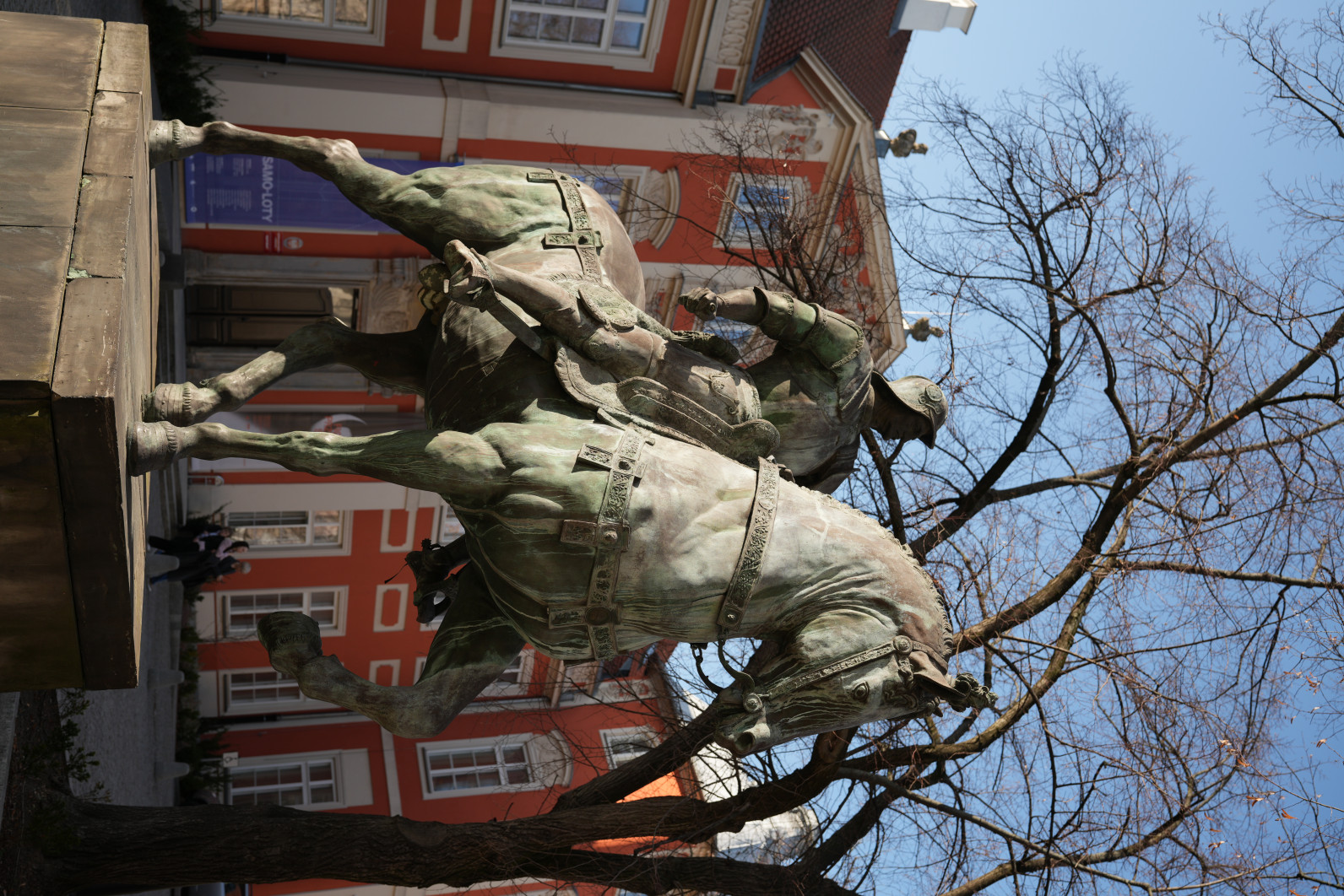 1/800 s, f/2.8, ISO 100, 35.0 mm