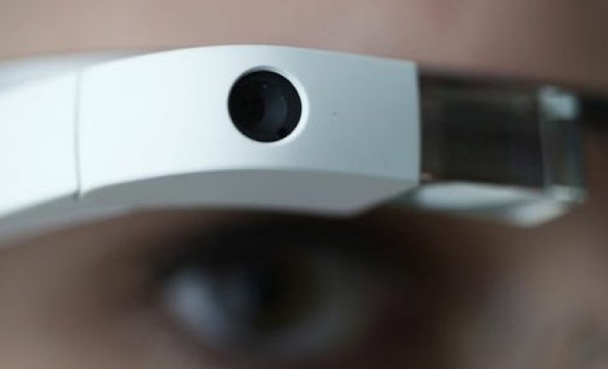Nowe Google Glass będą robiły zdjęcia gdy wykonamy gest kadrowania?