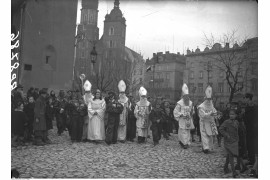 Zbiórka pieniędzy w Krakowie na rzecz pomocy bezrobotnym pod hasłem „Gwiazdka dla dzieci bezrobotnych”, Kraków, 1938 / Narodowe Archiwum Cyfrowe