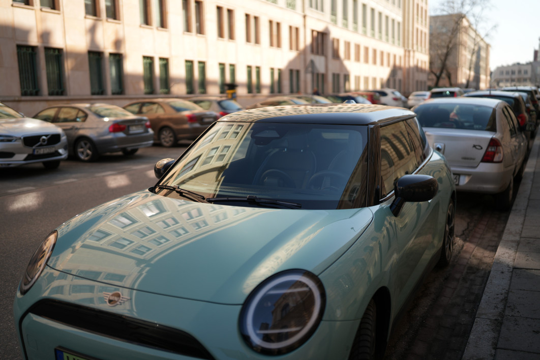 1/3200 s, f/1.2, ISO 100, 35.0 mm