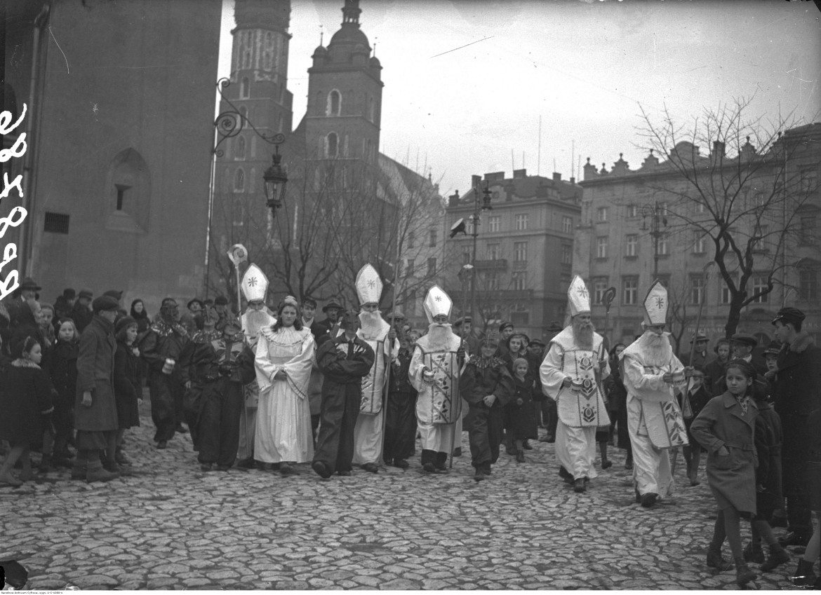 Zbiórka pieniędzy w Krakowie na rzecz pomocy bezrobotnym pod hasłem „Gwiazdka dla dzieci bezrobotnych”, Kraków, 1938 / Narodowe Archiwum Cyfrowe