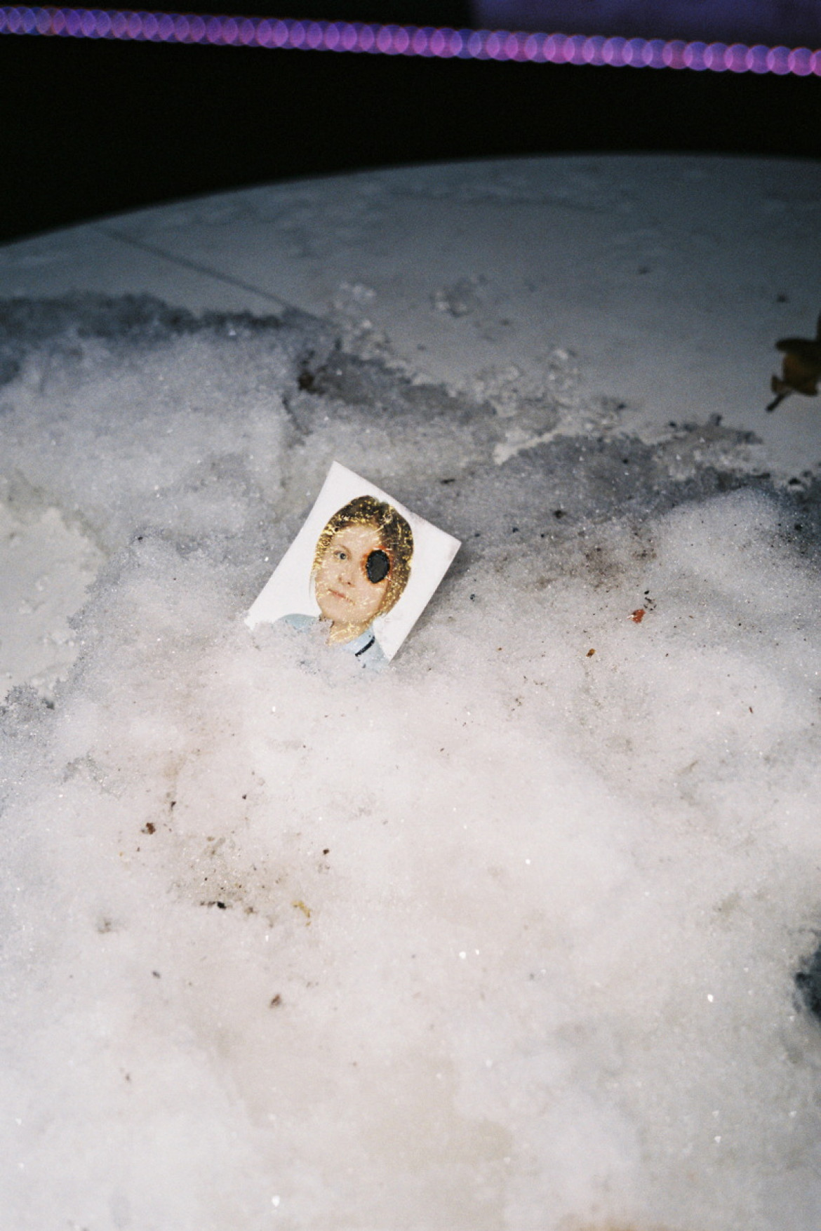 fot. Jadwiga Janowska, Instytut Twórczej Fotografii w Opawie, Young Poland - I miejsce w kategorii FOTOREPORTAŻ
Gliwice, Białystok, Chorzów. Postrzeganie świata wkoło w trakcie wchodzenia w świadomą dorosłość. Świat początkowo wydaje się piękny, łatwy i przyjemny, a finalnie jest to często prowizorka i droga pod górę. Maj 2017 – styczeń 2018