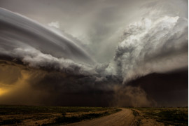 fot. Camelia Czuchnicki, "Clash of the Storms"