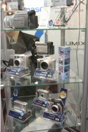 Aparaty Panasonic Lumix na stoisku Foto-Hurt