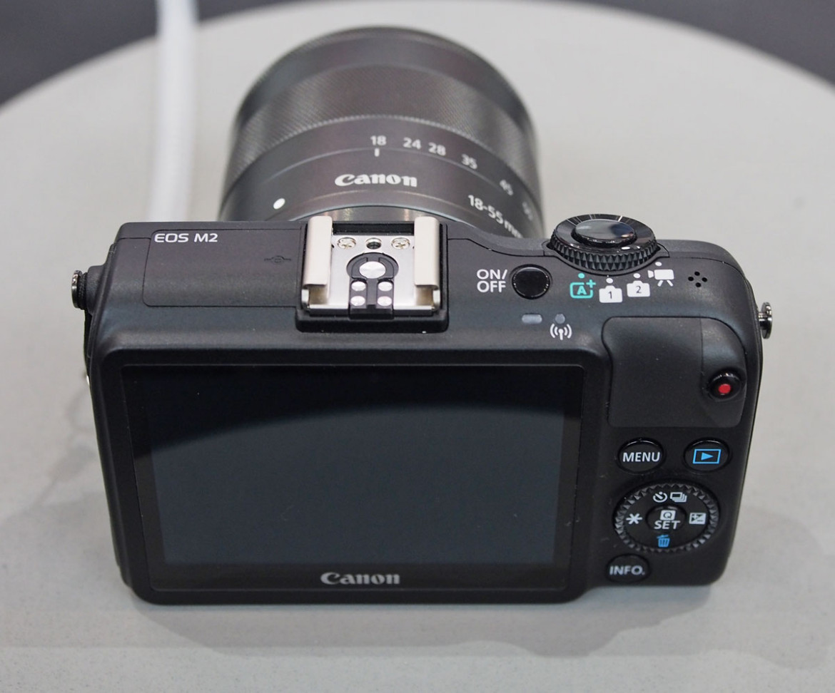 Canon EOS M2, na razie dostępny tylko na rynku japońskim