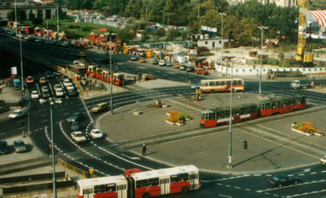 Pomóż stworzyć wystawę o Warszawie lat 90. - Muzeum Warszawy zbiera stare zdjęcia stolicy