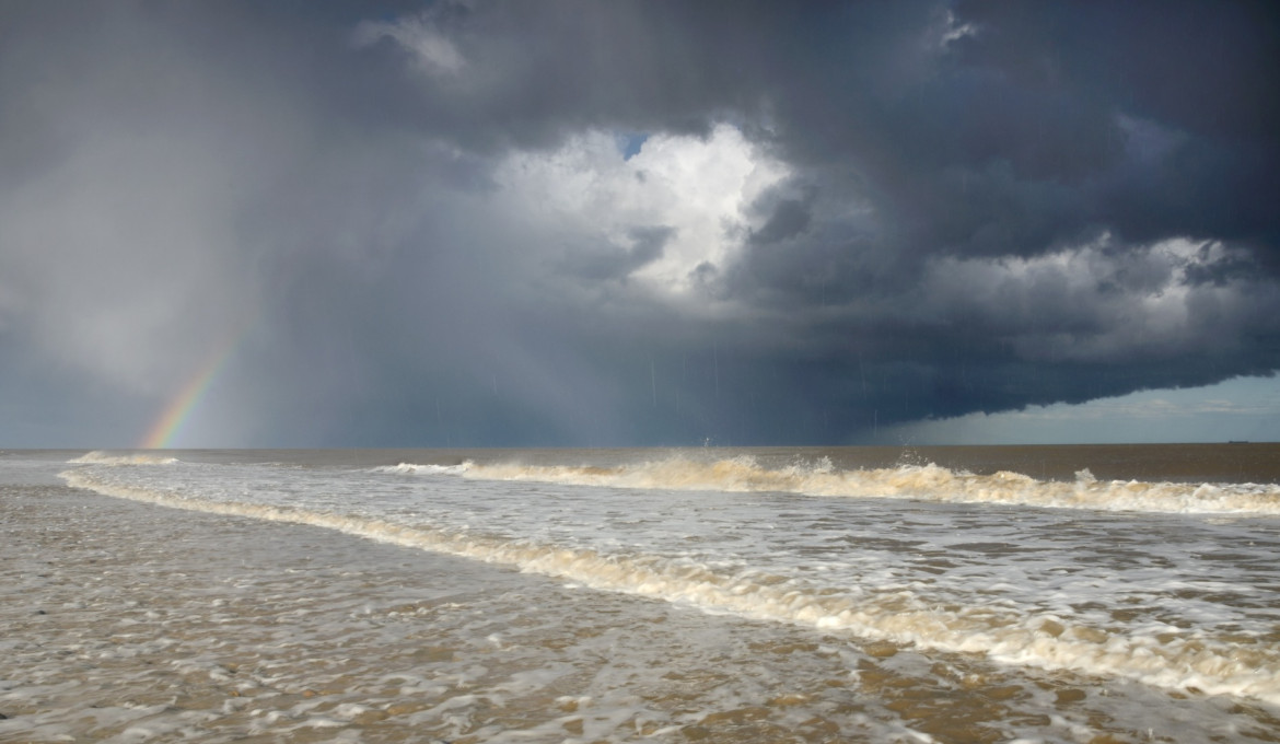 fot. James Bailey, "Hailstorm and Rainbow Over the Seas of Covehithe"