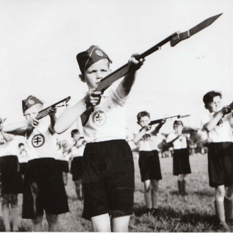 &quot;W cieniu Trzeciej Rzeszy&quot;. Oficjalna fotografia słowacka z lat 1939-1945 w Warszawie
