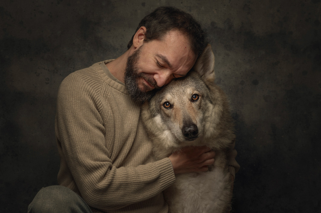 Soulmates, fot. Alessandro Musicorio, II miejsce w kategorii Dogs and People, Dog Photography Awards 2025