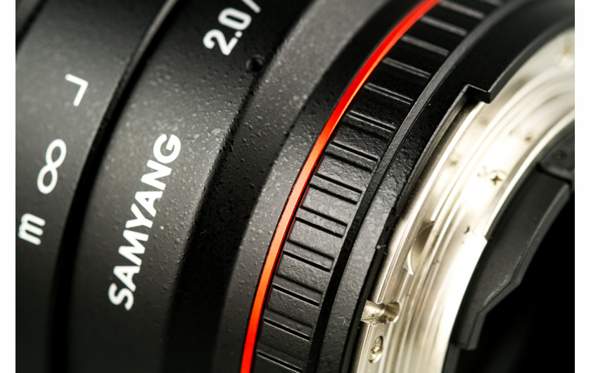 Samyang 135 mm f/2.0 ED UMC - detale