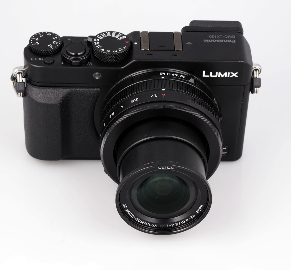 LX100 - obiektyw po włączeniu aparatu