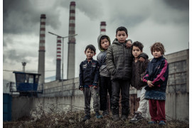 fot. Vladimir Karamazov, z serii "Muddy Childhood", People Photographer of the Year (sekcja amatorska) / Moscow International Foto Awards 2021